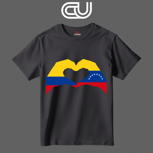 Mano en el Corazon T-Shirt